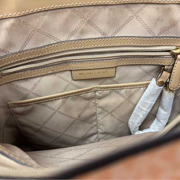 Michael Kors Peach and Beige Shoulder Bag - Picture 2 of 5